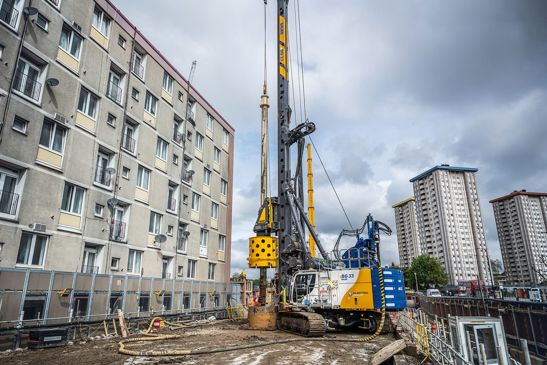 L'utilisation d'équipements électriques est un facteur important de réduction des émissions locales de CO2 sur site, et contribue à améliorer l'empreinte carbone totale d'un projet. C'est pourquoi nous et nos filiales disposons d'une gamme complète d'équipements électriques ou hybrides dans nos portefeuilles afin d'offrir à nos clients une flexibilité optimale tout en répondant à des exigences environnementales strictes.