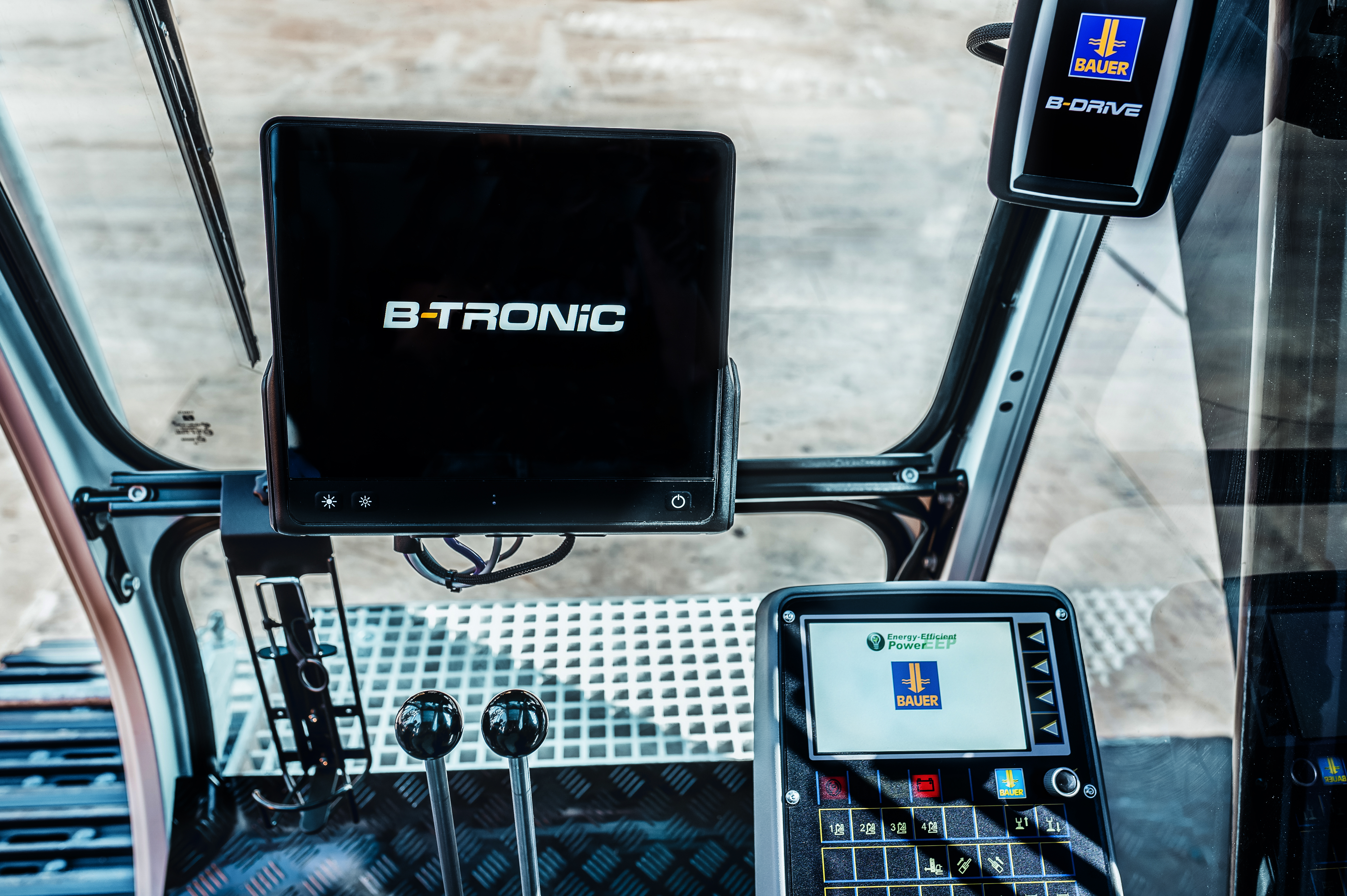 BAUER B-Tronic - Machine operation of the latest generation in specialist foundation engineering