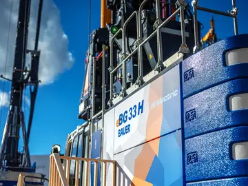 Tematy zrównoważonego rozwoju, wydajności i redukcji emisji odgrywają ważną rolę w nowym i dalszym rozwoju maszyn Bauer. 