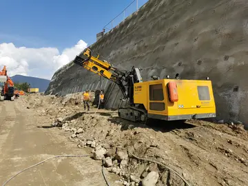 Niezależnie od tego, czy chodzi o wiercenie, wbijanie, cięcie, mieszanie czy wibracje, różnorodność specjalistycznych metod inżynierii fundamentów jest imponująca. Przegląd najpopularniejszych metod.