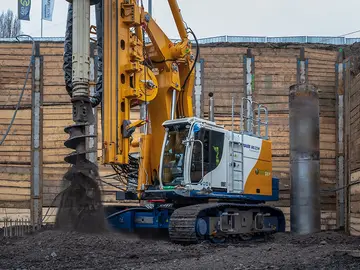 Wiertnica BAUER BG 23 H BT 75